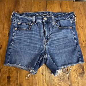 American Eagle Outfitters size 6 mid wash jean shorts hi-rise shortie
